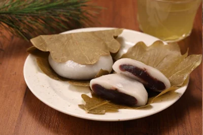 【ローソンストア100・4月の新商品】家計を応援！朝食の定番「ロールパン」をおいしさそのまま値下げリニューアル　端午の節句を彩る「かしわ餅」や初夏先取りの「冷し麺」など順次発売 画像 7