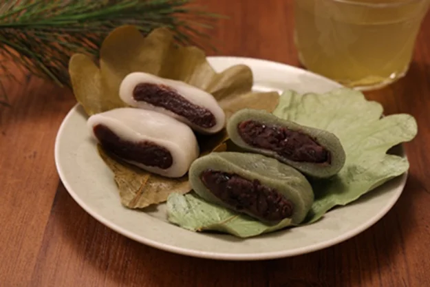 【ローソンストア100・4月の新商品】家計を応援！朝食の定番「ロールパン」をおいしさそのまま値下げリニューアル　端午の節句を彩る「かしわ餅」や初夏先取りの「冷し麺」など順次発売 画像 8