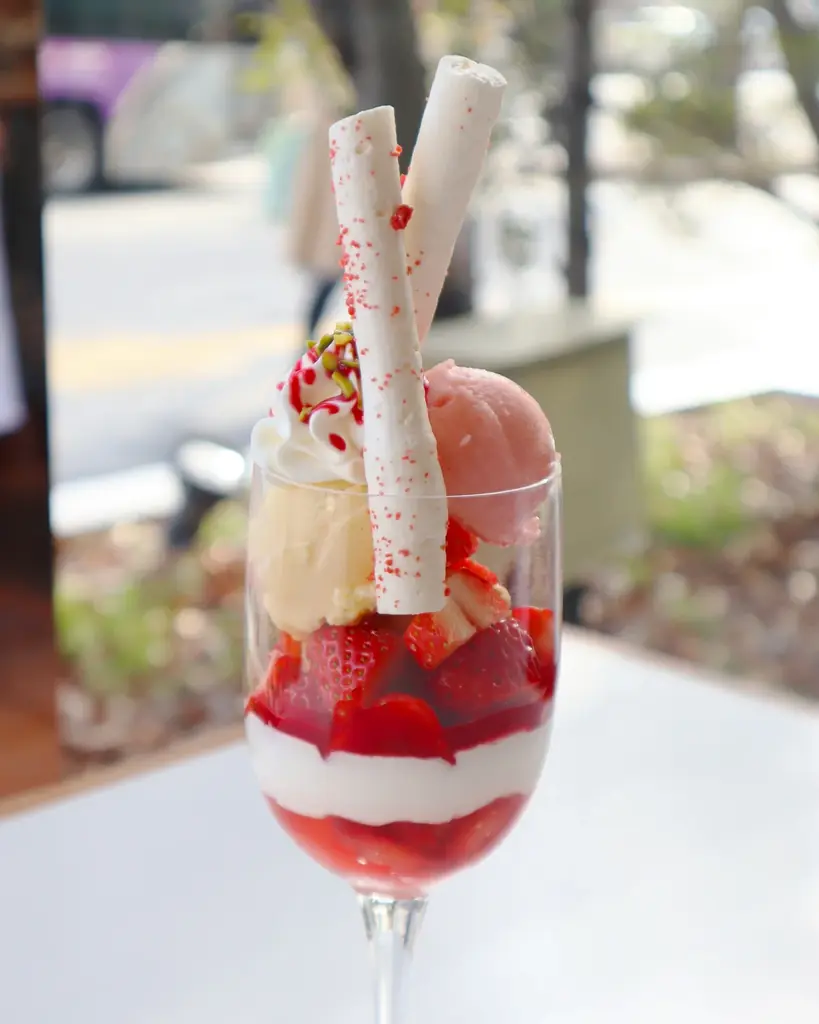 【ホテルグランヴィア和歌山】苺スイーツで高まる“苺気分”　甘酸っぱい春を食べ尽くす！装い新たな「苺のデクリネゾン」、華やかな苺のパフェなど　苺フェア開催 画像 4