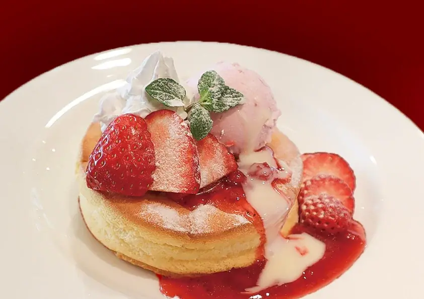 【ホテルグランヴィア和歌山】苺スイーツで高まる“苺気分”　甘酸っぱい春を食べ尽くす！装い新たな「苺のデクリネゾン」、華やかな苺のパフェなど　苺フェア開催 画像 6