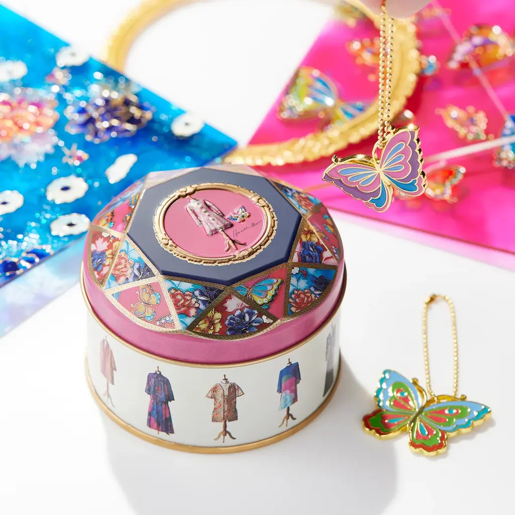 国立新美術館で4月15日より開催『生誕100年　森英恵 ヴァイタル・タイプ』会場限定のお菓子缶が登場。青山デカーボより「森英恵展オリジナル缶」新発売 画像 4