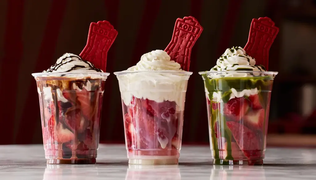 神戸ポートタワーで春の“完熟”いちごを堪能　神戸市北区の農地再生プロジェクト「やくもファーム」のいちごを使用した“いちごフェア”をPORT TERRACEで開催 画像 3