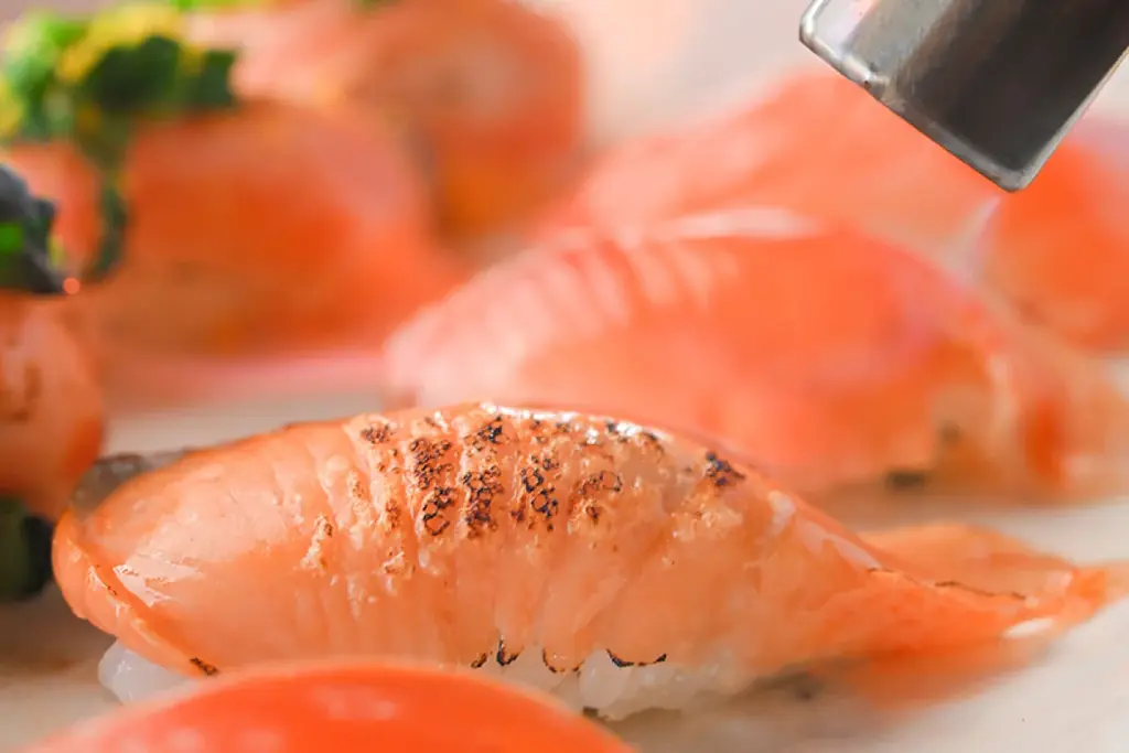 神戸元気サーモンのあぶり寿司 、瀬戸内産鯛のしゃぶしゃぶなど、旬の地元食材を使用した豪華バイキングが2,800円 ※～食べ放題！ 画像 8