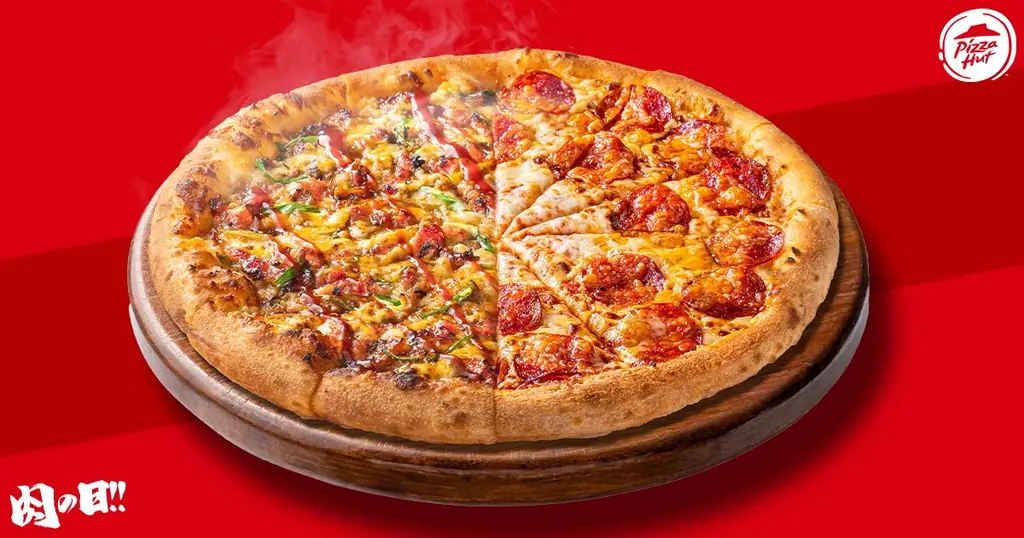 【毎月28日・29日は“肉ピザハット”】ガッツリお肉ピザ2枚セットが最大3,091円OFF！1枚ならお持ち帰り1,129円～、配達1,929円〜とおトクな価格で楽しめる！ 画像 3