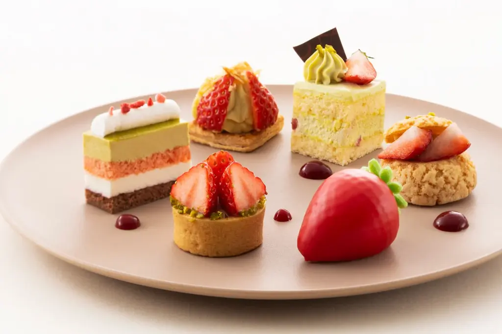 【札幌グランドホテル】苺＆ピスタチオスイーツ フェア　開催期間：2026年4月1日（水）～4月30日（木） 画像 2