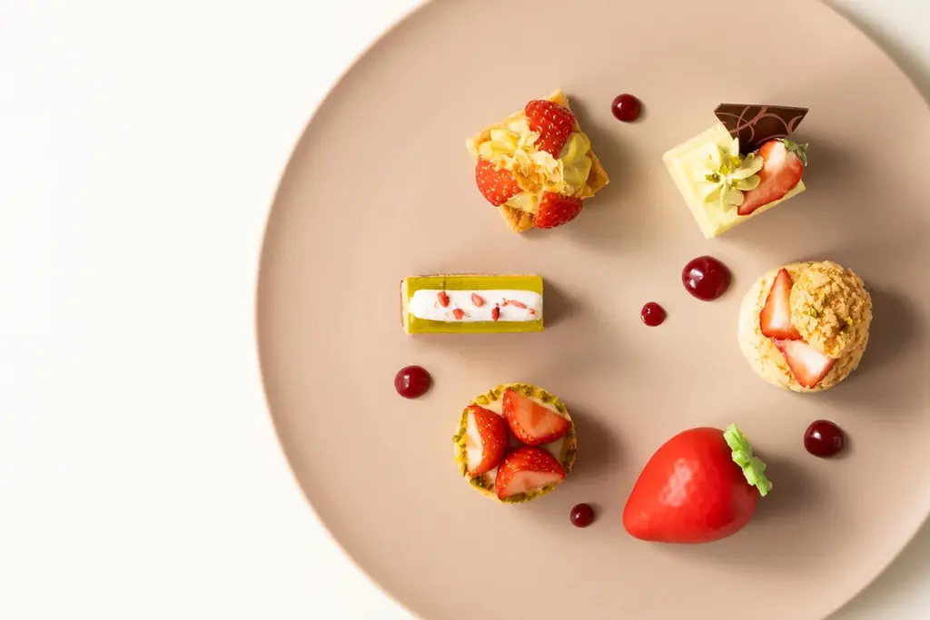 【札幌グランドホテル】苺＆ピスタチオスイーツ フェア　開催期間：2026年4月1日（水）～4月30日（木） 画像 3