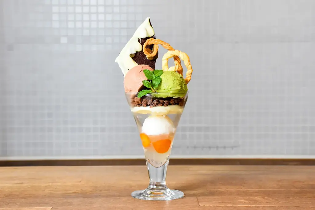 Minimalより、春を楽しむ爽やかなチョコレートパフェ登場。世界を巡るように楽しむ、3大陸5カ国のカカオと緑茶や柑橘を楽しむ季節限定パフェ4月1日スタート 画像 1