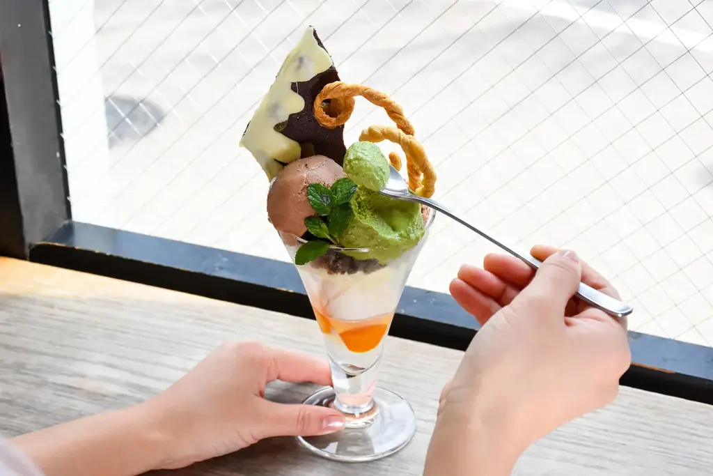Minimalより、春を楽しむ爽やかなチョコレートパフェ登場。世界を巡るように楽しむ、3大陸5カ国のカカオと緑茶や柑橘を楽しむ季節限定パフェ4月1日スタート 画像 4