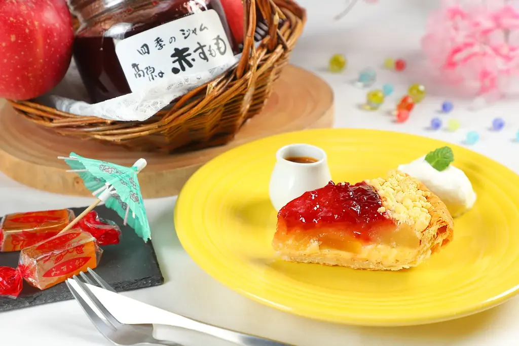 アップルパイ専門店「グラニースミス」、信州の老舗・飯島商店「みすゞ飴」との初コラボメニューを、2026年4月1日（水）より販売！ 画像 1