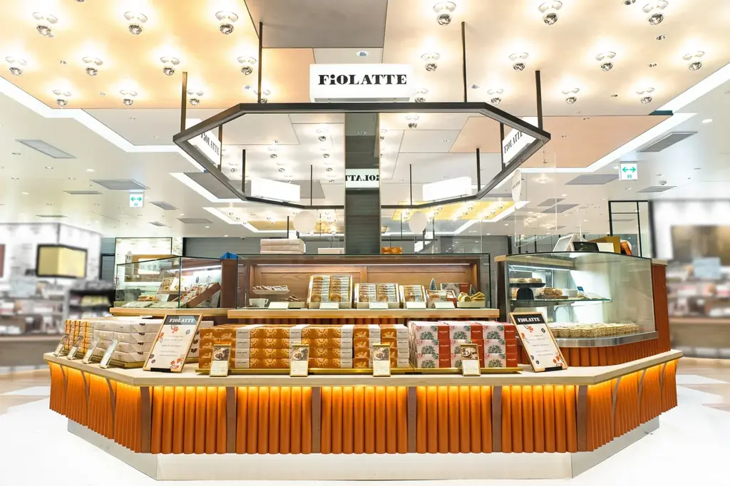 ラテスイーツ専門店がお贈りする『ティグレ（塩バニラ ラテ）』。しっとり生地に、コーヒー風味のホワイトチョコを閉じ込めて。【FiOLATTE（フィオラッテ）】より、4月3日（金）に新発売！ 画像 11