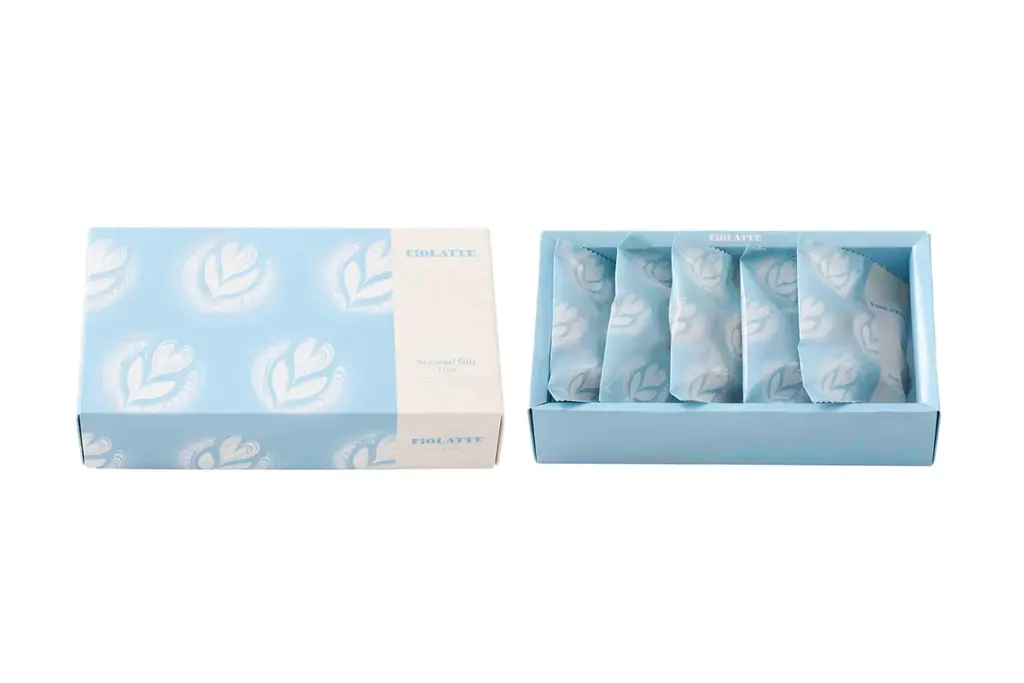 ラテスイーツ専門店がお贈りする『ティグレ（塩バニラ ラテ）』。しっとり生地に、コーヒー風味のホワイトチョコを閉じ込めて。【FiOLATTE（フィオラッテ）】より、4月3日（金）に新発売！ 画像 2