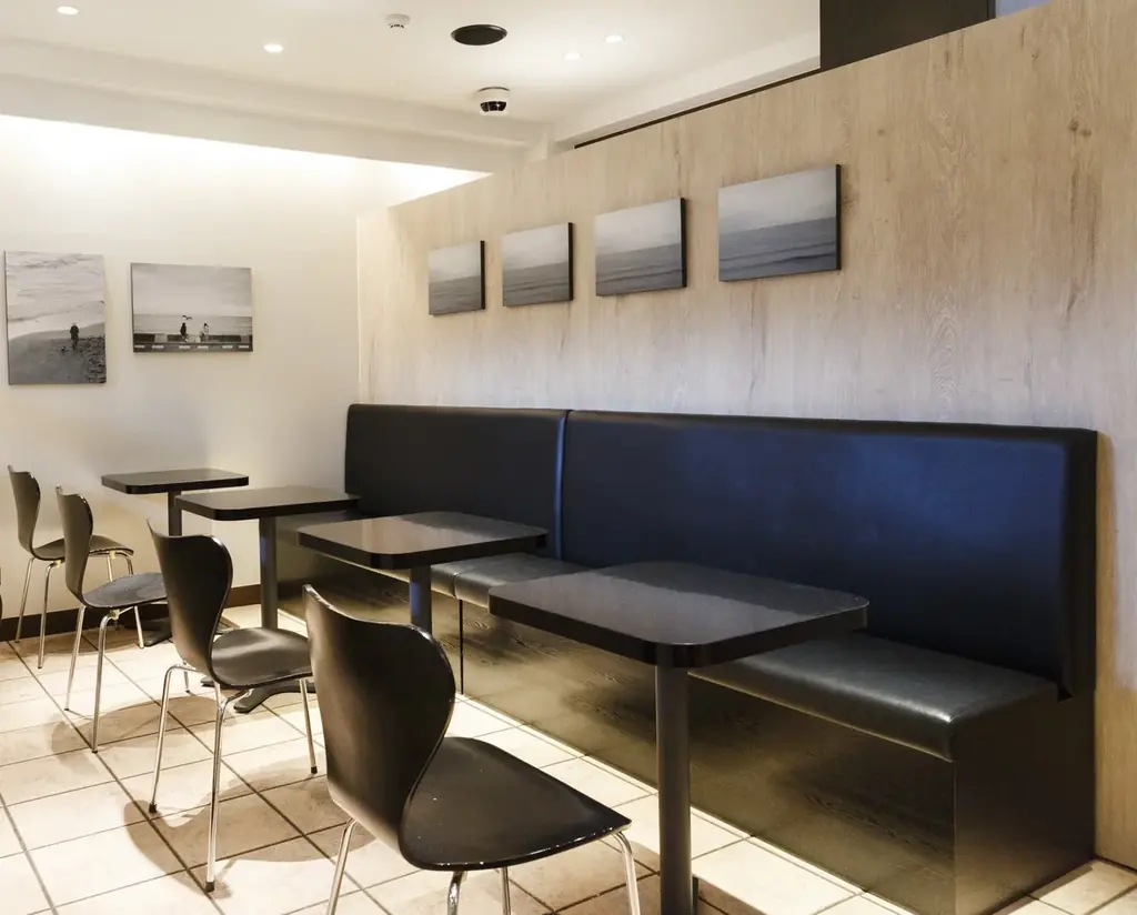 【春の新作スイーツ】芳醇なラム酒がアクセント。厳選されたアーモンドパウダーを贅沢に使用した、ふんわり、しっとり食感の新商品『鎌倉まんまるブッセ（ラムレーズン）』2026年4月1日より特別価格販売開始！ 画像 8