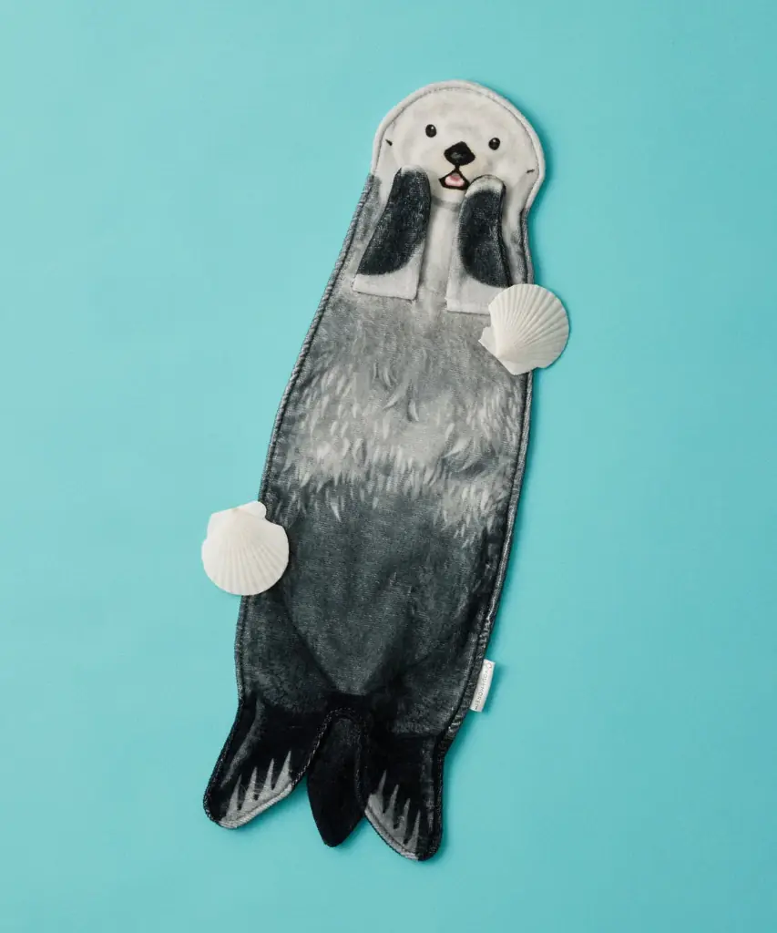 【鳥羽水族館コラボ第３弾】ラッコのメイちゃん＆キラちゃんの「イカ耳ジャンプ」を再現したキーポーチが、YOU＋MORE!［ユーモア］から新登場 画像 11