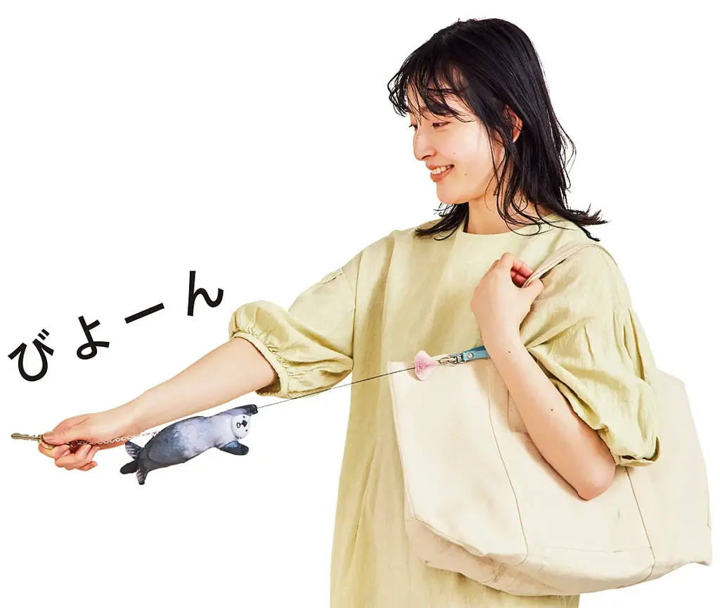 【鳥羽水族館コラボ第３弾】ラッコのメイちゃん＆キラちゃんの「イカ耳ジャンプ」を再現したキーポーチが、YOU＋MORE!［ユーモア］から新登場 画像 4