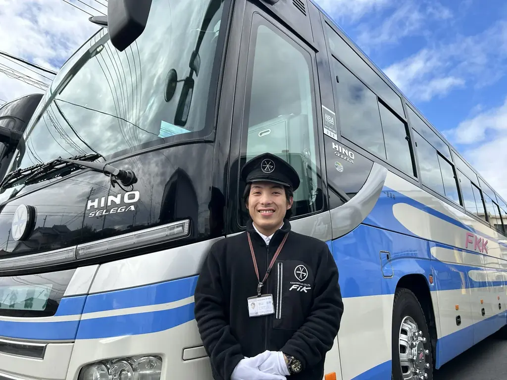 深谷観光バス、19歳の貸切バス運転士が誕生 画像 2