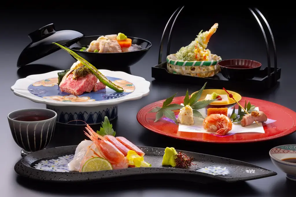 【北陸ドライブ旅】ガソリン券 or 館内利用券2,000円分、さらに最大3,200円分のグルメ温泉チケット「加賀 湯めぐり街あるき帖」付き宿泊プラン＜4/1～7/17＞ 画像 9