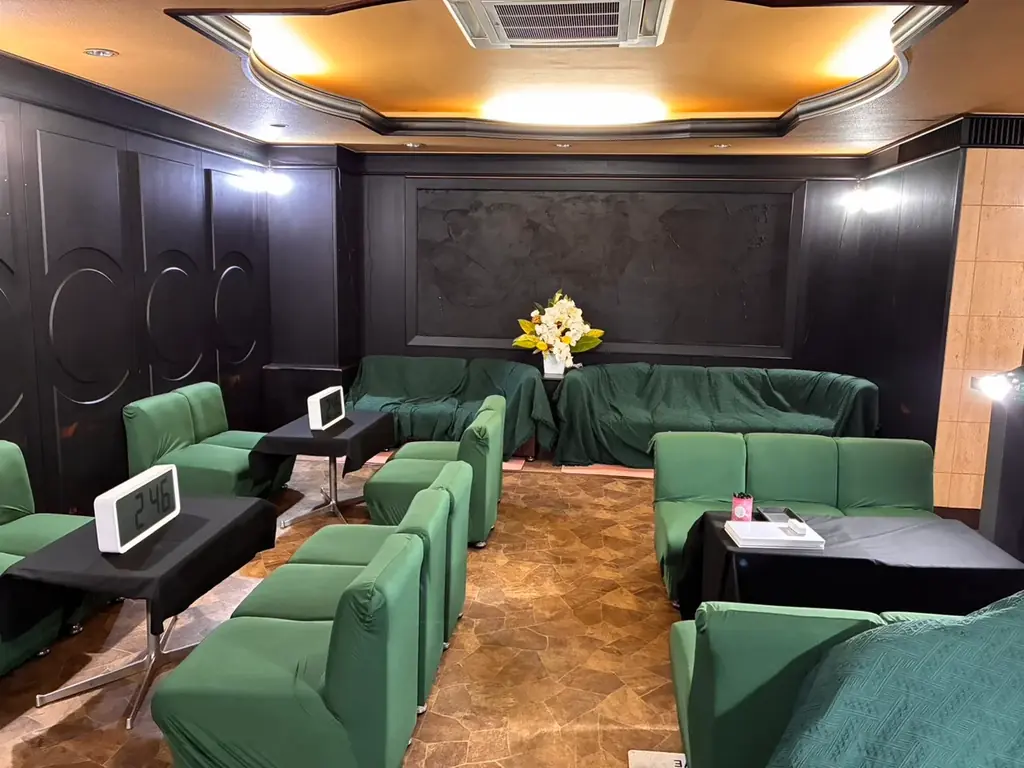 すすきのに「新しい遊び場」誕生！朝6時まで予約不要で楽しめる「はしご占い」 画像 2