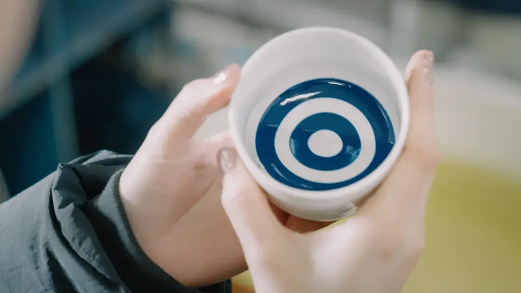 【秋田県潟上市】人気プロ雀士・東城りお × 老舗蔵元・小玉醸造が初コラボ　純米吟醸「澄月」の限定ラベルがふるさと納税に登場 画像 2