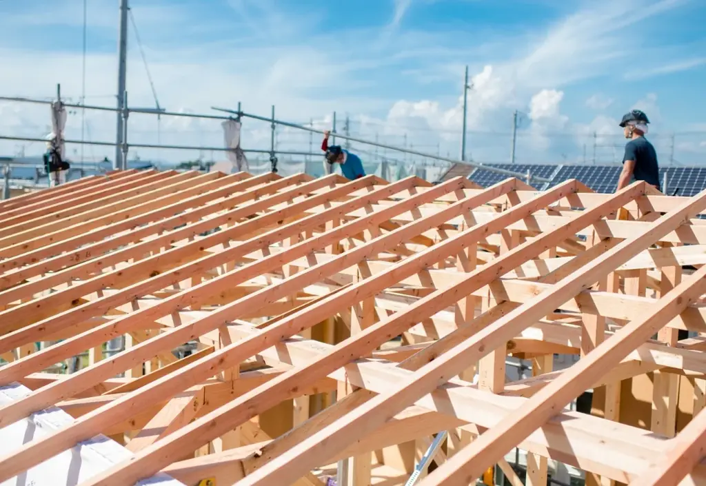 浜松の工務店からの注意喚起。ナフサ危機が住宅建材を直撃——断熱材の供給不安と工期遅延、住宅を計画中の方に今知ってほしいこと 画像 1