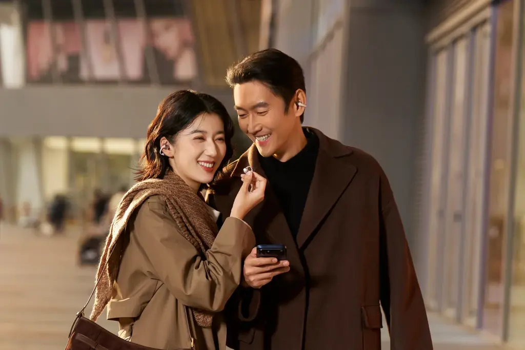 Shokzイヤーカフ型イヤホン「OpenDots ONE」、支援総額3.1億円を記録し「GREEN AWARD 2025」にて「PLATINUM AWARD」を受賞 画像 2