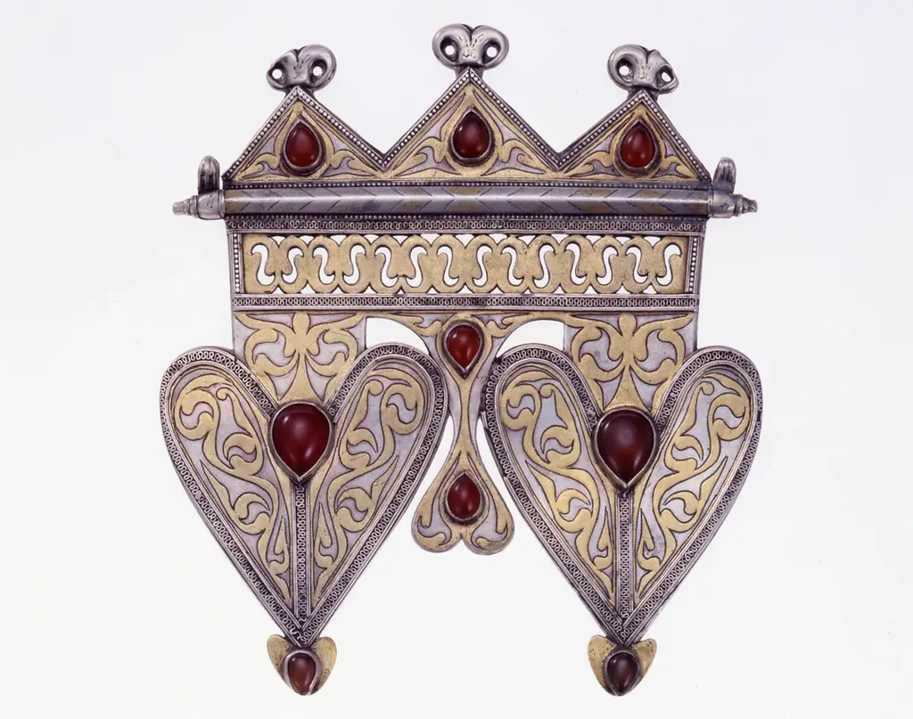 中央アジアの手仕事　―華麗なる刺繍とジュエリー広島県立美術館コレクションより―　　2026年4月11日（土）～ 6月14日（日）開催 画像 5