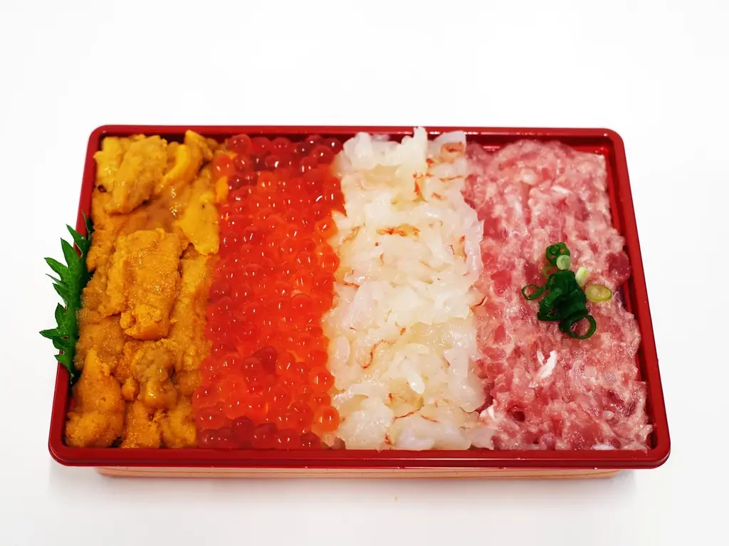 【角上魚類】最高金賞受賞“あの”人気海鮮丼がバージョンアップして新発売！いくら、うに、まぐろたたきなど　海鮮5種たっぷりの最強コスパ丼が登場！ 画像 2