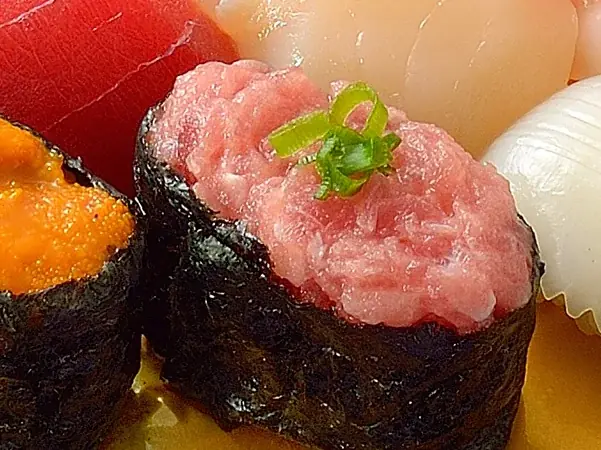 【角上魚類】最高金賞受賞“あの”人気海鮮丼がバージョンアップして新発売！いくら、うに、まぐろたたきなど　海鮮5種たっぷりの最強コスパ丼が登場！ 画像 9