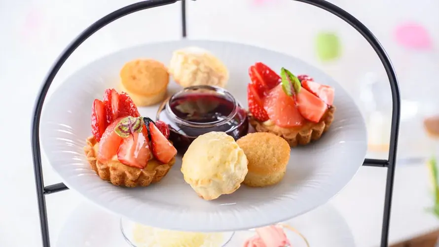 【新富良野プリンスホテル】ご好評によりゴールデンウィーク限定開催　北海道・富良野の季節の移ろいを”味わう”絶景体験　「春を告げるアフタヌーンティー　‐ Spring Prelude ‐ 」を開催 画像 4