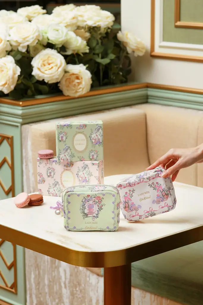 【LADURÉE × Cath Kidston】マカロン発祥の老舗パティスリー「LADURÉE（ラデュレ）」とコラボレート。ブックバッグなど4月3日（金）より予約販売開始！ 画像 2