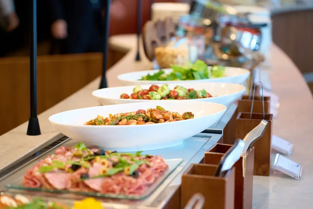 セルリアンタワー東急ホテルで過ごすゴールデンウイーク！ライブキッチンで楽しむローストビーフや焼きたてピッツァを家族で味わう期間限定ブッフェ開催 画像 3