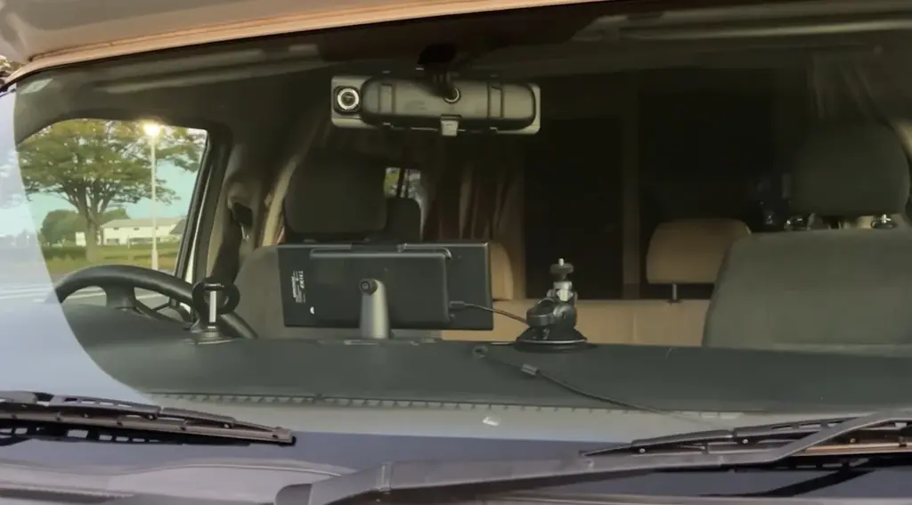 純正ナビが古くても、そのままで快適に！工事不要で11インチ大画面化、Googleマップや動画も見やすく――CarPlay・Android Auto非対応車でも使えるポータブルディスプレイオーディオ 画像 2