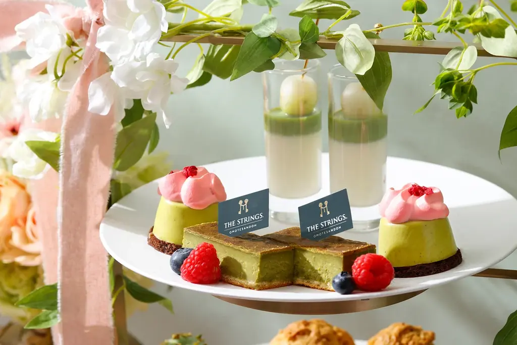新緑が美しく輝く表参道で、抹茶とピスタチオのグリーンが奏でる『Matcha Pistachio Green Luxe Afternoon Tea』新登場 画像 2