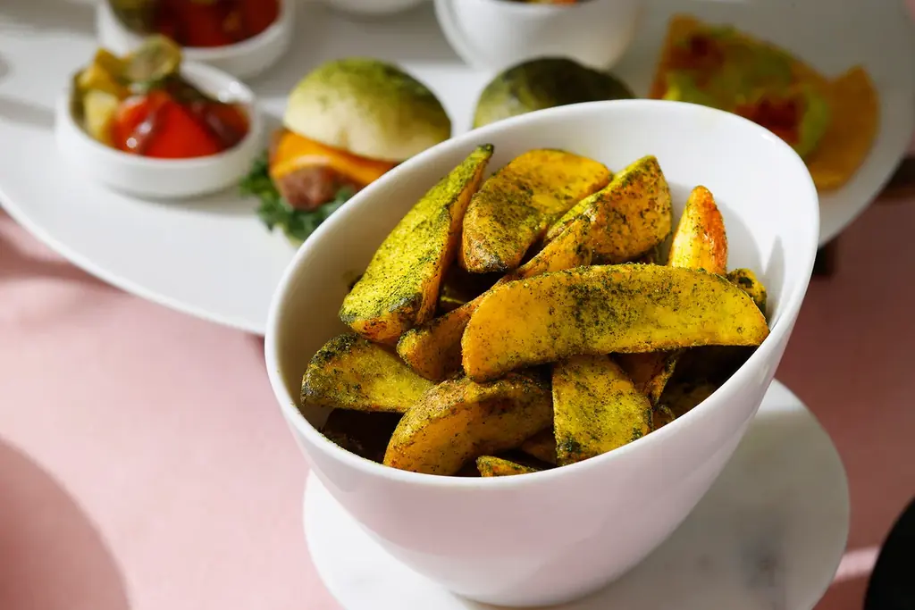 新緑が美しく輝く表参道で、抹茶とピスタチオのグリーンが奏でる『Matcha Pistachio Green Luxe Afternoon Tea』新登場 画像 9