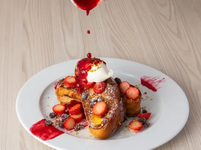 ニューヨークレストラン「サラベス」春限定！小倉をモダンに楽しむフレンチトーストとフィラデルフィア発祥ホットサンドが登場「小倉フレンチトースト」／「フィリーチーズステーキ」 画像 4