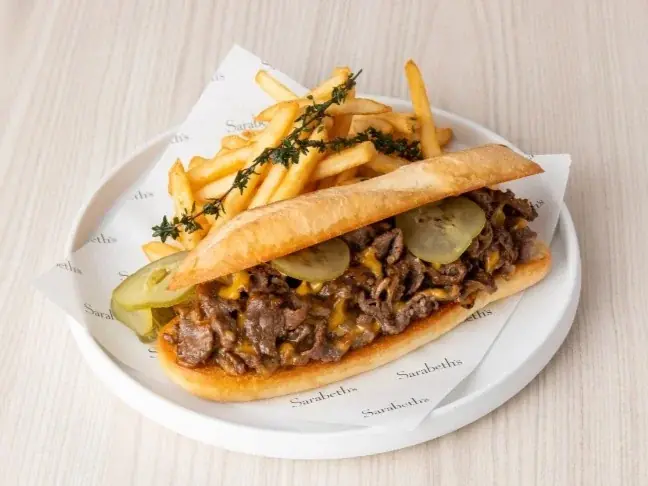 ニューヨークレストラン「サラベス」春限定！小倉をモダンに楽しむフレンチトーストとフィラデルフィア発祥ホットサンドが登場「小倉フレンチトースト」／「フィリーチーズステーキ」 画像 5