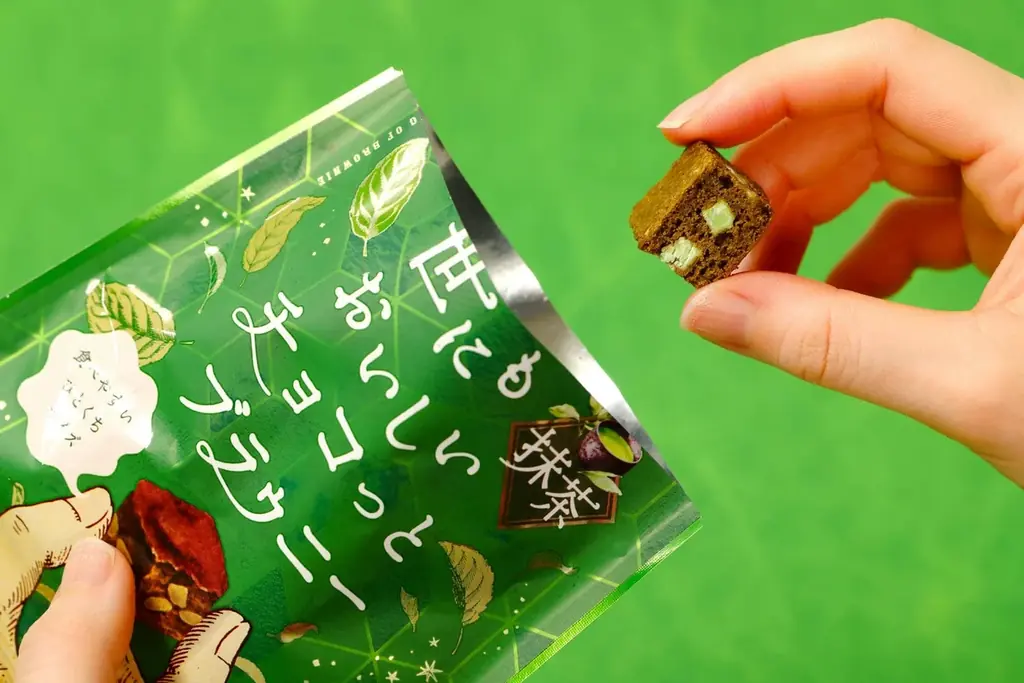 【抹茶好き必見！】抹茶の香りと渋み＆しっとり食感を楽しめる『世にもおいしい抹茶ブラウニー』を新発売！サクッと食感のパイ生地に宇治抹茶を練り込んだ『魔法のチョコパイリング』の季節限定フレーバーも新登場！ 画像 5