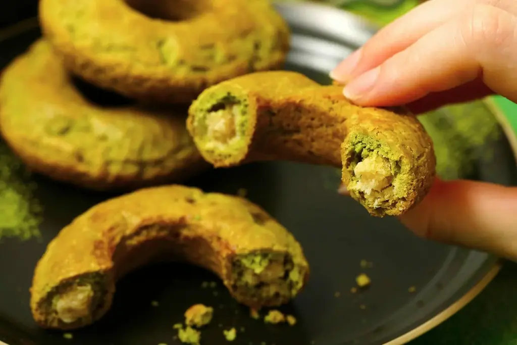 【抹茶好き必見！】抹茶の香りと渋み＆しっとり食感を楽しめる『世にもおいしい抹茶ブラウニー』を新発売！サクッと食感のパイ生地に宇治抹茶を練り込んだ『魔法のチョコパイリング』の季節限定フレーバーも新登場！ 画像 7