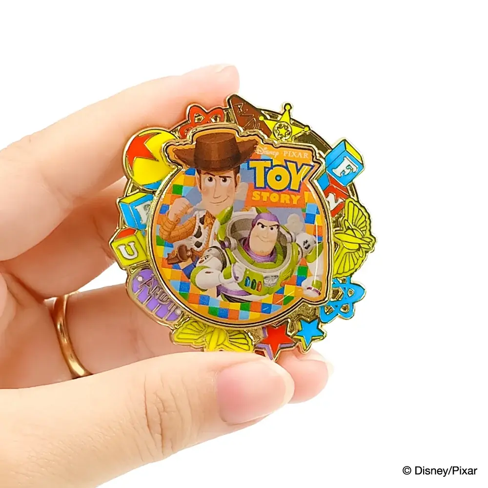【新発売】ディズニーやピクサーの物語をイメージしたビッグサイズの「コレクションピンバッジ」第9弾が4月上旬より発売決定 画像 22