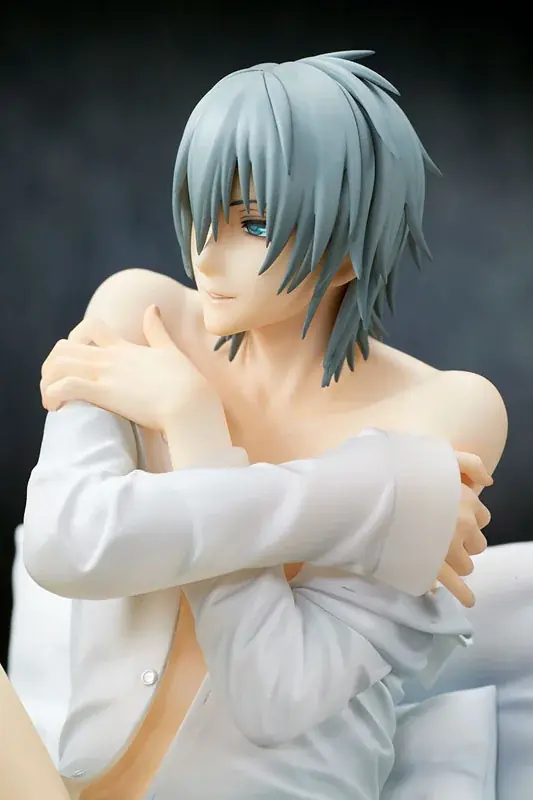 ニトロキラルのPCゲーム『咎狗の血』より主人公「アキラ」と、真の王となった「シキ」がフィギュアで登場。 画像 5