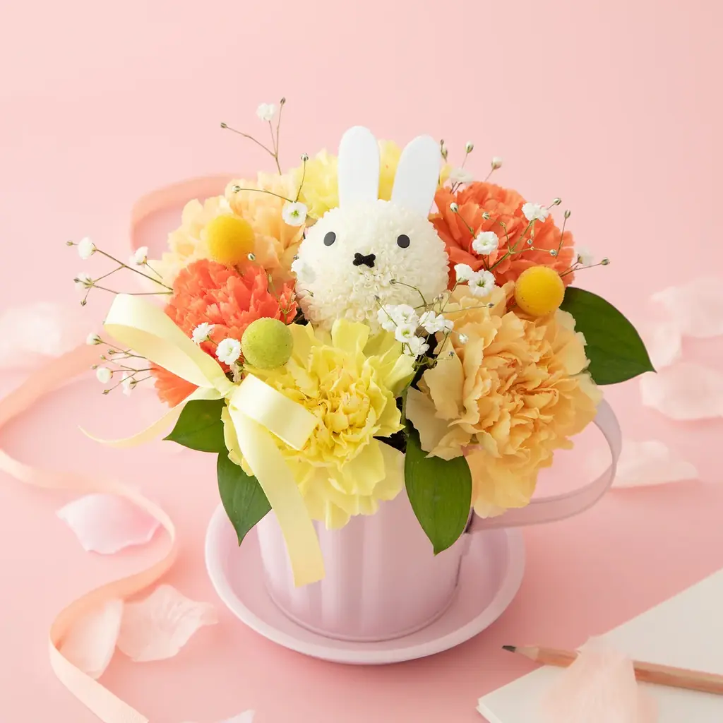 ミッフィーのお花屋さん「フラワーミッフィー」にて、母の日の贈り物にぴったりな、生花のアレンジメントやプリザーブドフラワーやソラフラワーなどを使用したフラワーギフトが登場！ 画像 3