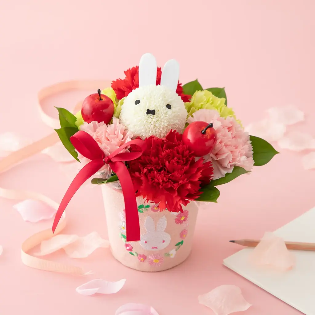 ミッフィーのお花屋さん「フラワーミッフィー」にて、母の日の贈り物にぴったりな、生花のアレンジメントやプリザーブドフラワーやソラフラワーなどを使用したフラワーギフトが登場！ 画像 4