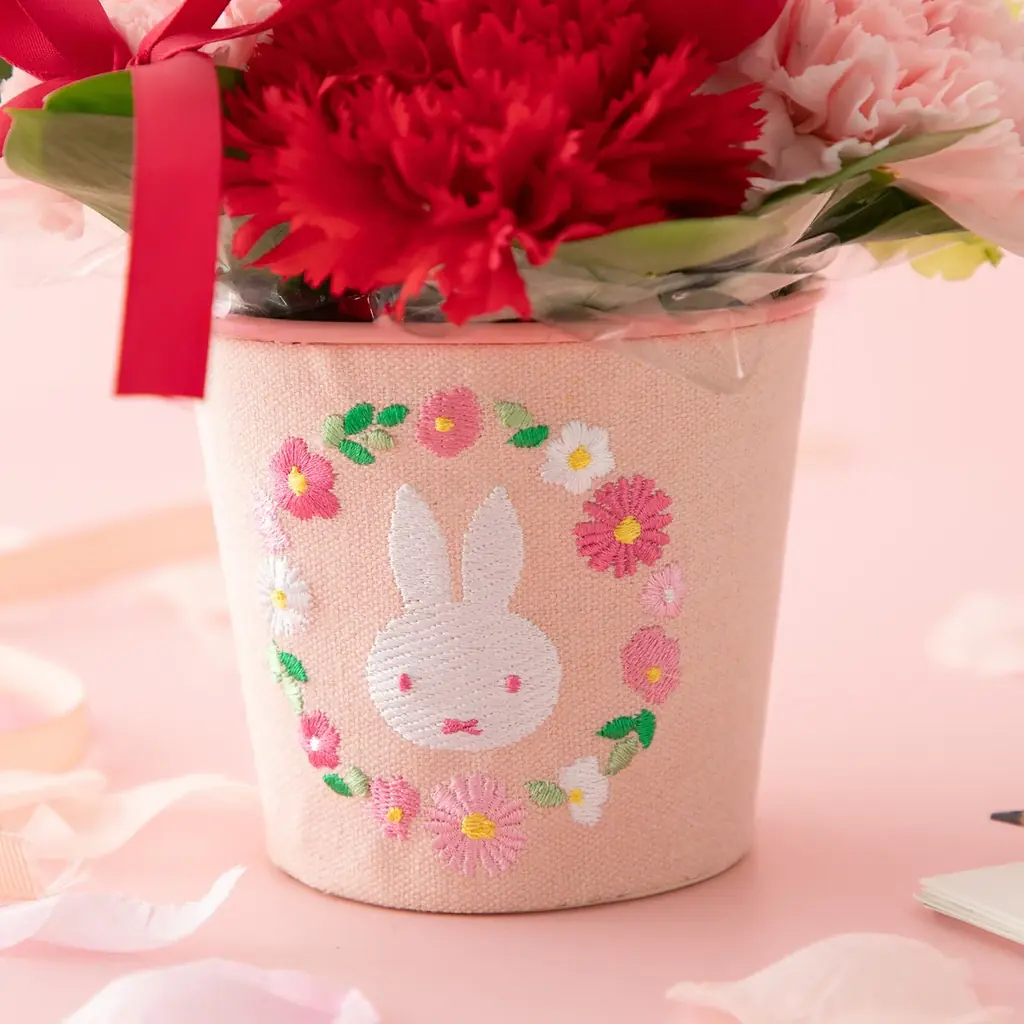 ミッフィーのお花屋さん「フラワーミッフィー」にて、母の日の贈り物にぴったりな、生花のアレンジメントやプリザーブドフラワーやソラフラワーなどを使用したフラワーギフトが登場！ 画像 5