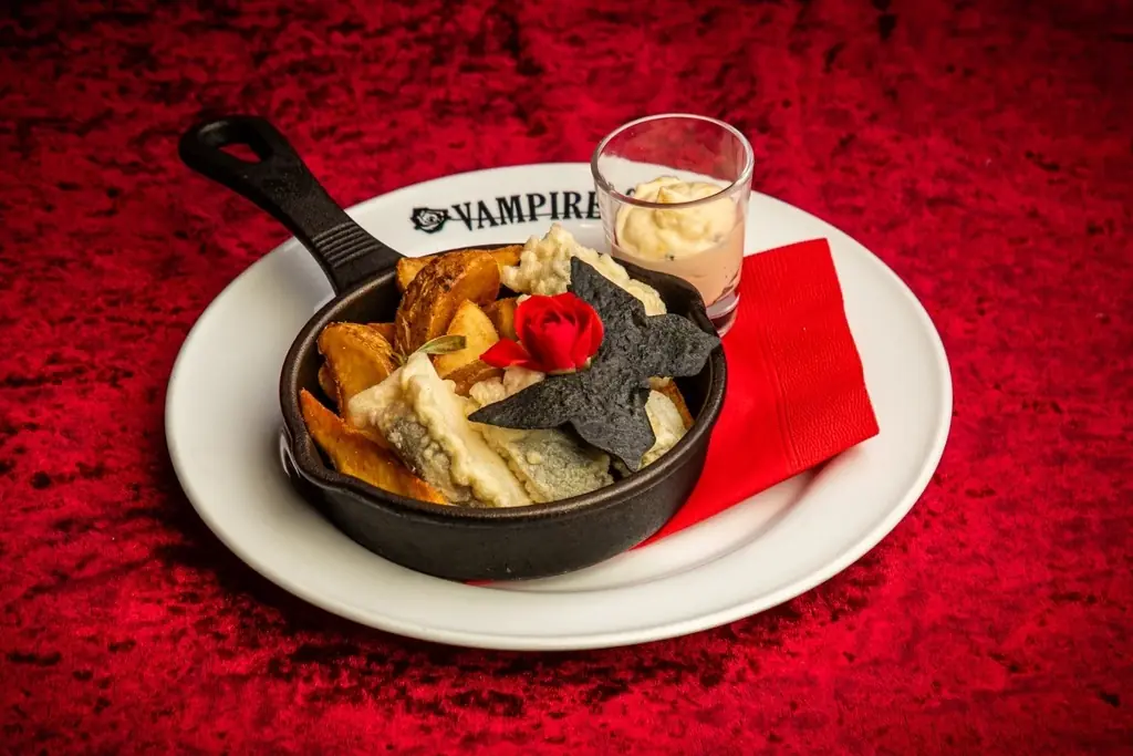 【サラダが儀式でメインは火炙り刑!?】「銀座レストラン ヴァンパイアカフェ」25周年 祝宴開幕 画像 10