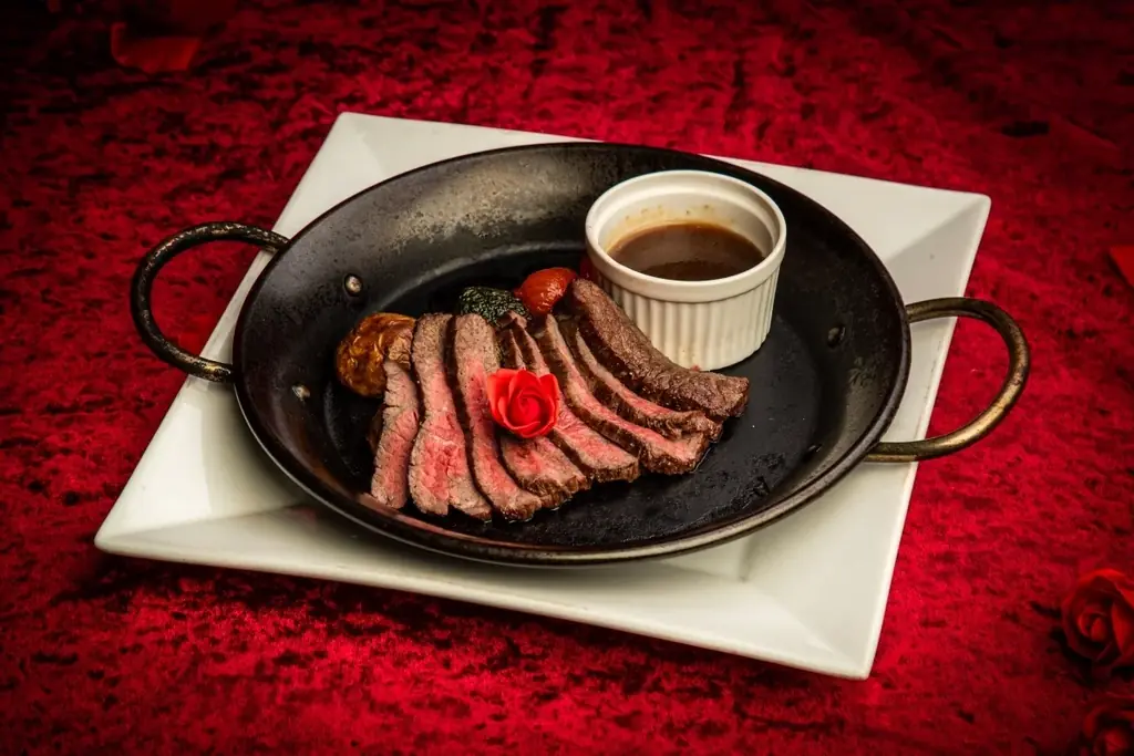 【サラダが儀式でメインは火炙り刑!?】「銀座レストラン ヴァンパイアカフェ」25周年 祝宴開幕 画像 8