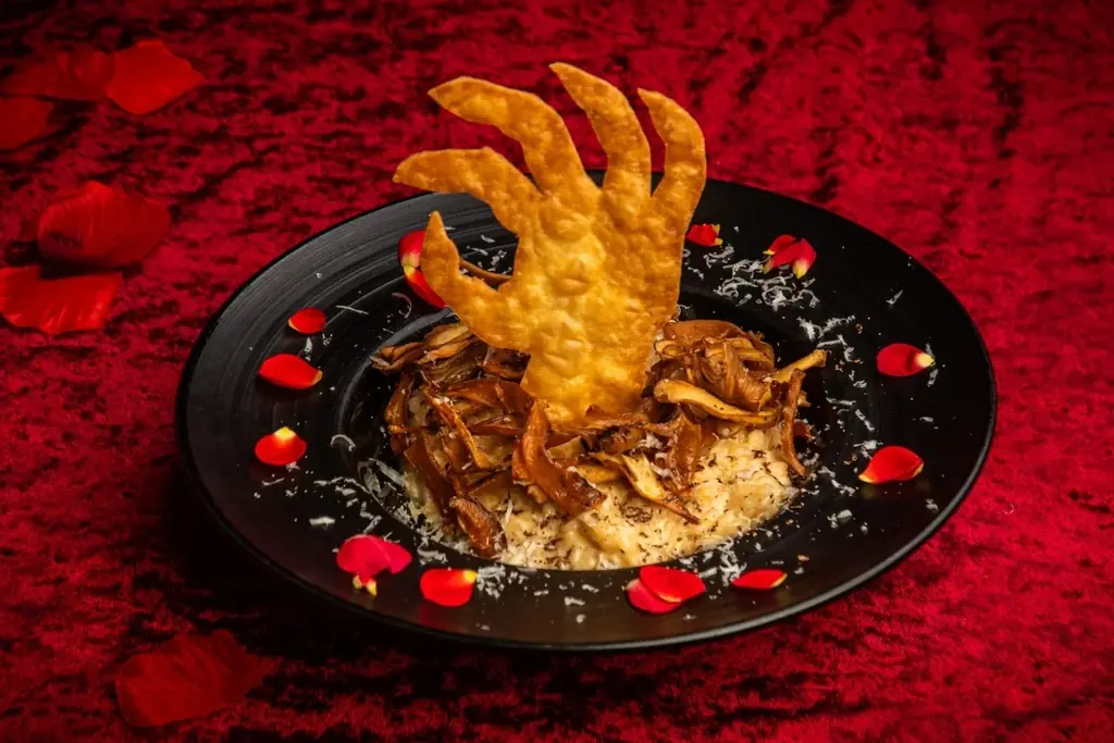 【サラダが儀式でメインは火炙り刑!?】「銀座レストラン ヴァンパイアカフェ」25周年 祝宴開幕 画像 9