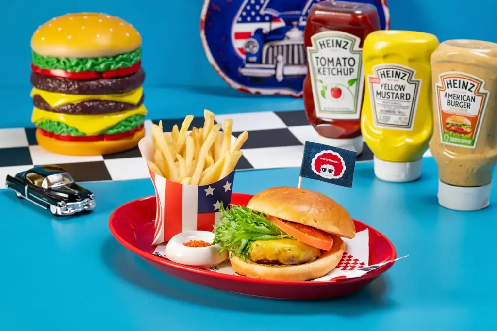 【ホテルグランヴィア岡山】岡山県のジーンズメーカー「ベティスミス」による装飾協力『AMERICAN POP LUNCH & SWEETS BUFFET』開催 画像 2