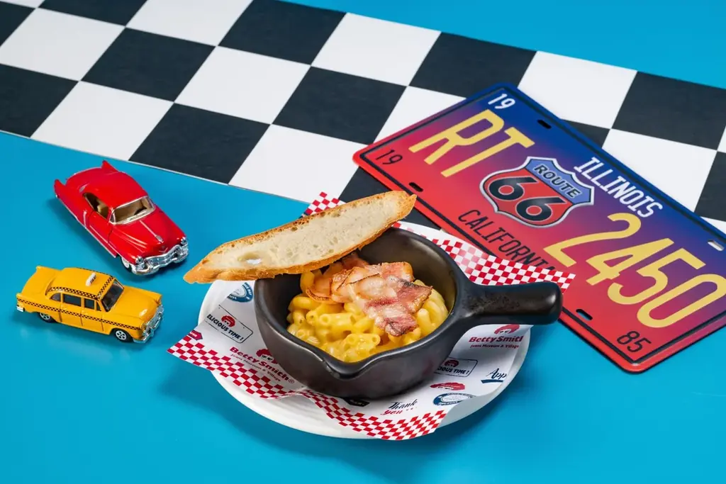 【ホテルグランヴィア岡山】岡山県のジーンズメーカー「ベティスミス」による装飾協力『AMERICAN POP LUNCH & SWEETS BUFFET』開催 画像 3