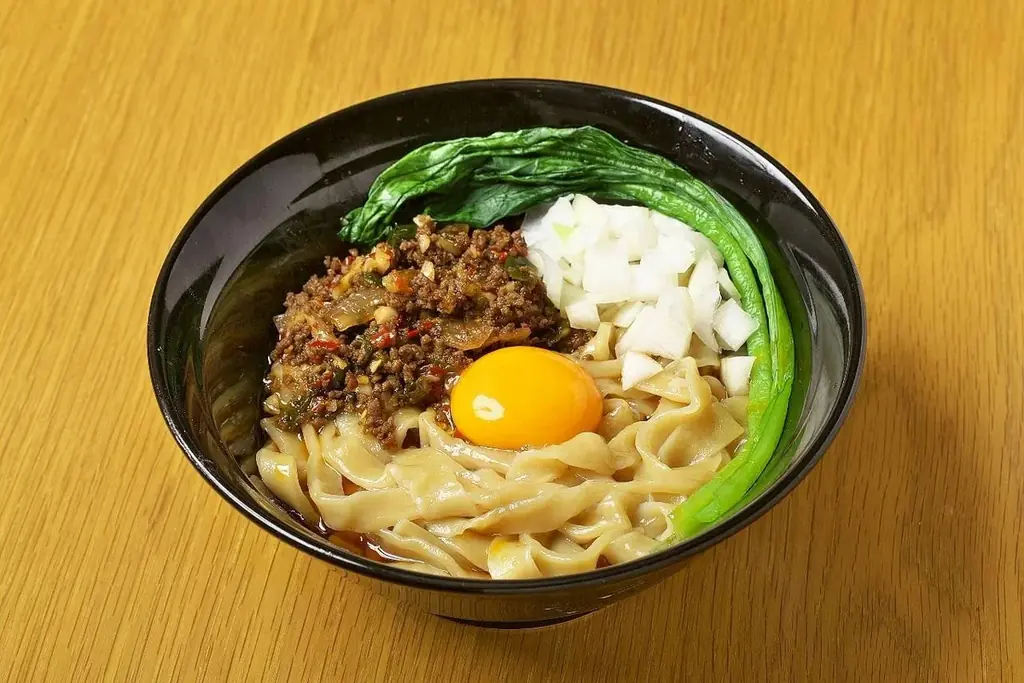 「ラーメンの“麺”の概念を変える一杯」― “お餅のように弾む”超超極太麺、犬山に登場!! ―もち小麦100％の「極太おもち麺」新導入! 画像 2