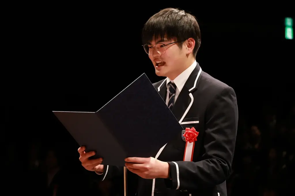 令和七年度 N高等学校・S高等学校・R高等学校、N中等部合同卒業式を大阪府で挙行　霜降り明星 粗品さん、N高卒業生・安部若菜さんが在籍するNMB48がサプライズで登場し卒業生約1万名の門出を祝福 画像 8