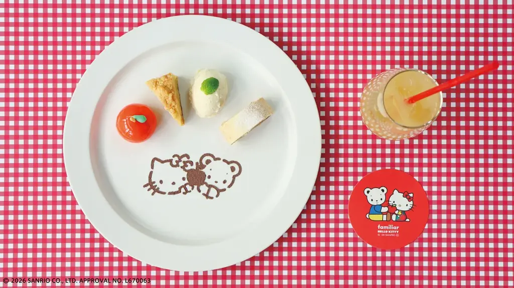 ハローキティがファミちゃんのお誕生日をお祝い！ ハローキティ×familiar初のコラボが実現 オリジナル生地を使用したデニムバッグなど全21型がラインナップ 画像 15